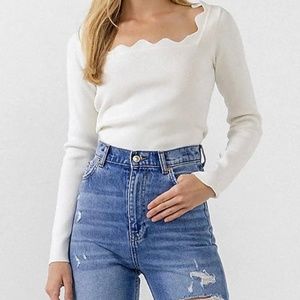 Beautiful lightweight thin sweater with scalloped neckline